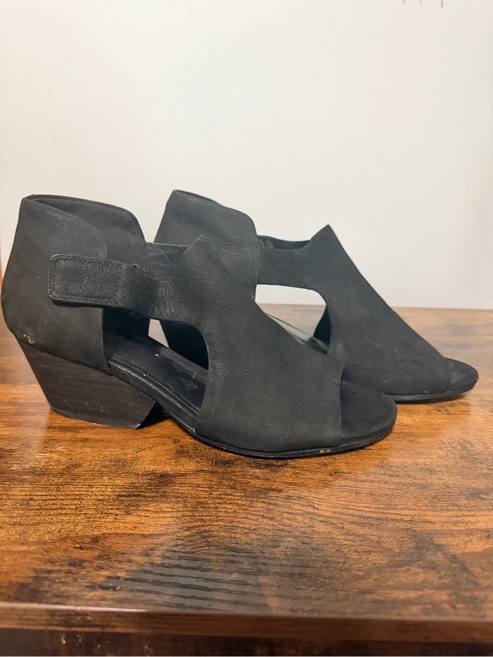 Eileen Fisher Black Nubuck Leather Cutout Sandal Booties Size 7 Italy